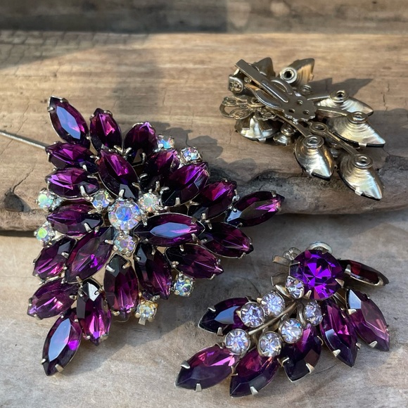 JULIANA D&E Vintage Rhinestone Demi Parure Brooch & Earring Set Amethyst - Picture 4 of 13